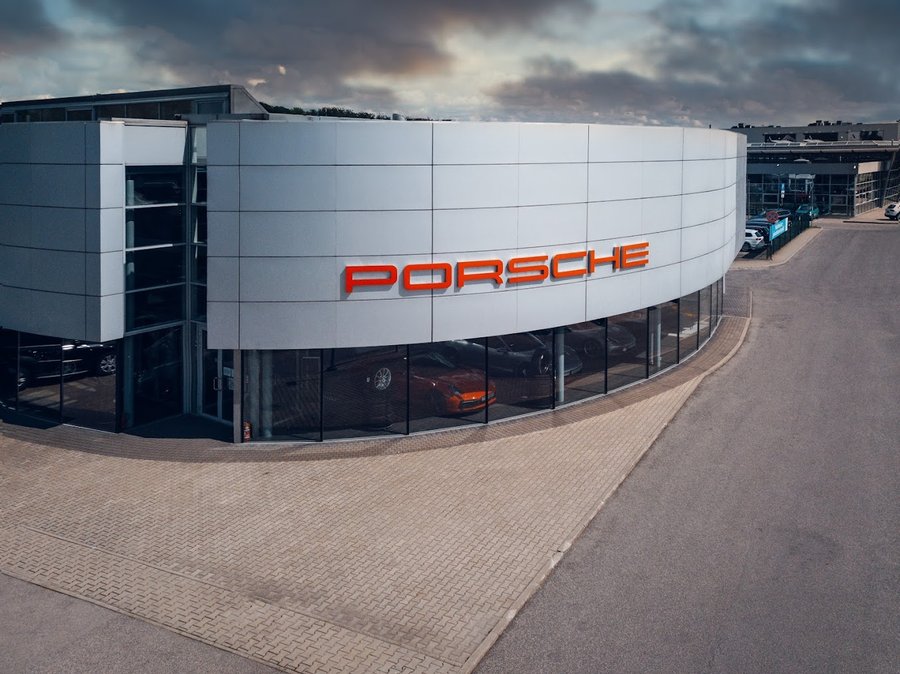 "Porsche" centras Rygoje