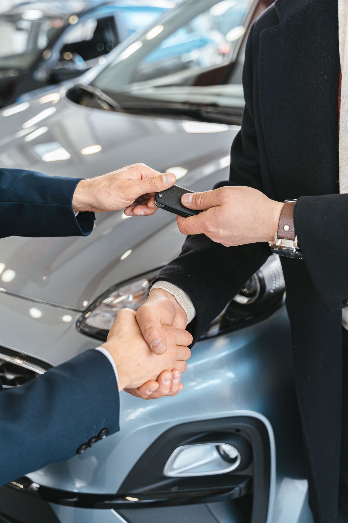 Auto atslēgu nodošana autosalonā